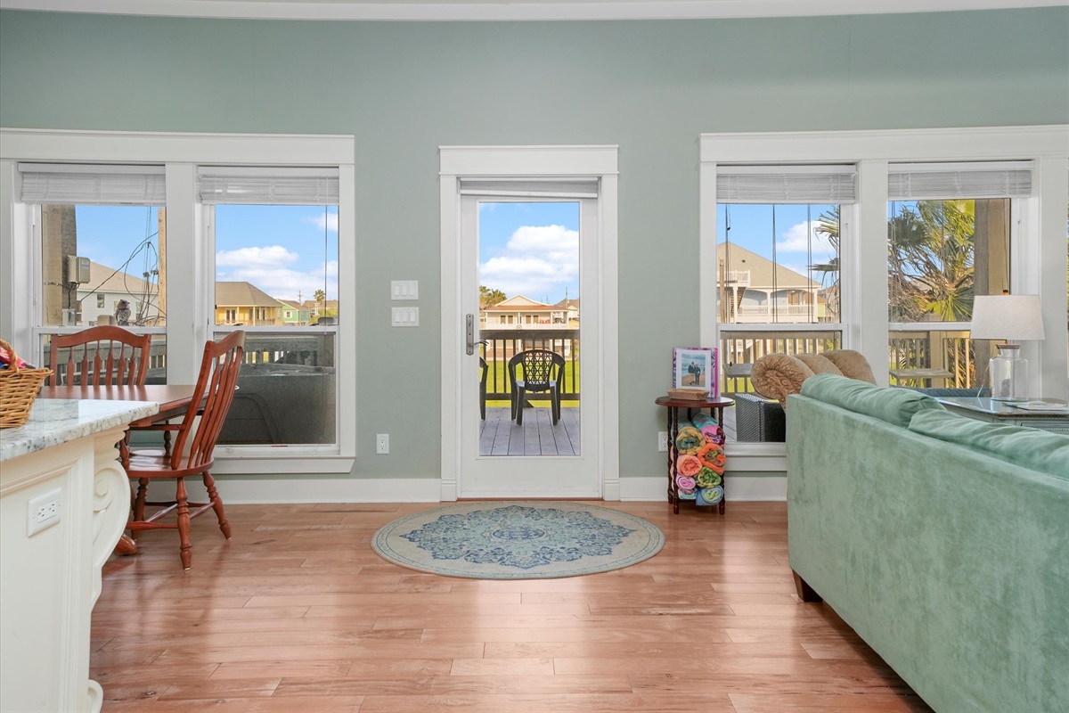 62f2996dc841440697f897ff0181cf44 Large | Beachhouse | Texas | TX | Vacation Homes | Galveston | Crystal Beach | Kokomo | Breezy Days | Beachfront Elegance | Sunrise Serenity | Southern Sands Property Management, LLC