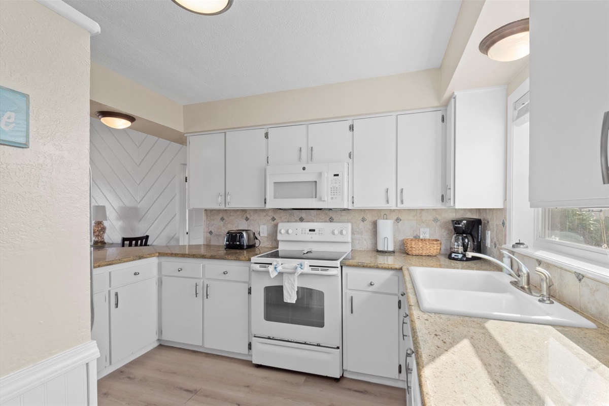 62f538f35dbd413b81c0cf3cc3aa07c4 Large | Beachhouse | Texas | TX | Vacation Homes | Galveston | Crystal Beach | Kokomo | Breezy Days | Beachfront Elegance | Sunrise Serenity | Southern Sands Property Management, LLC