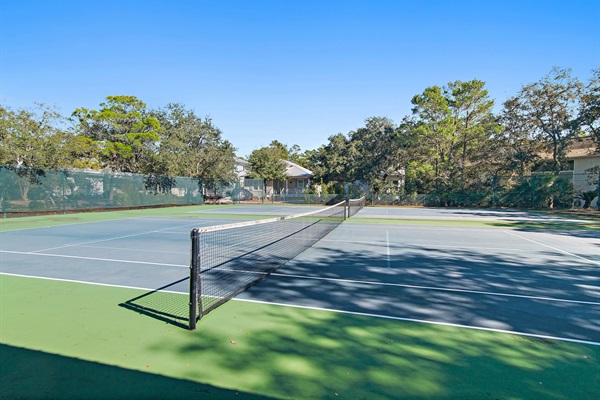 Grab the pickleball or tennis gear from the beach closet and walk straight to these private community courts — no reservation needed.