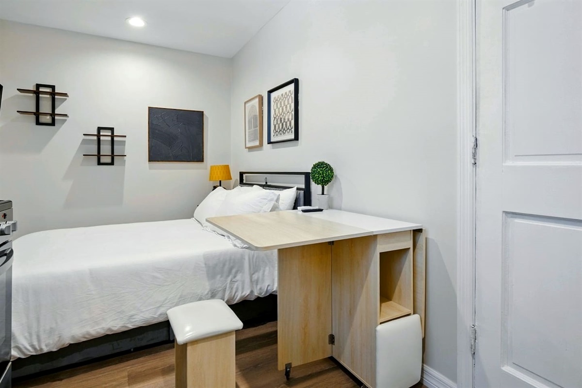 Tidy entry bench to drop bags & settle in