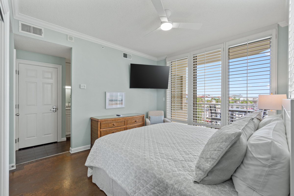 2nd King En-suite with balcony