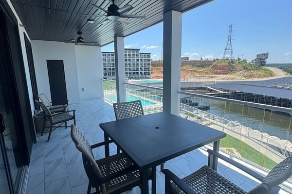 Sitting areas on the balcony