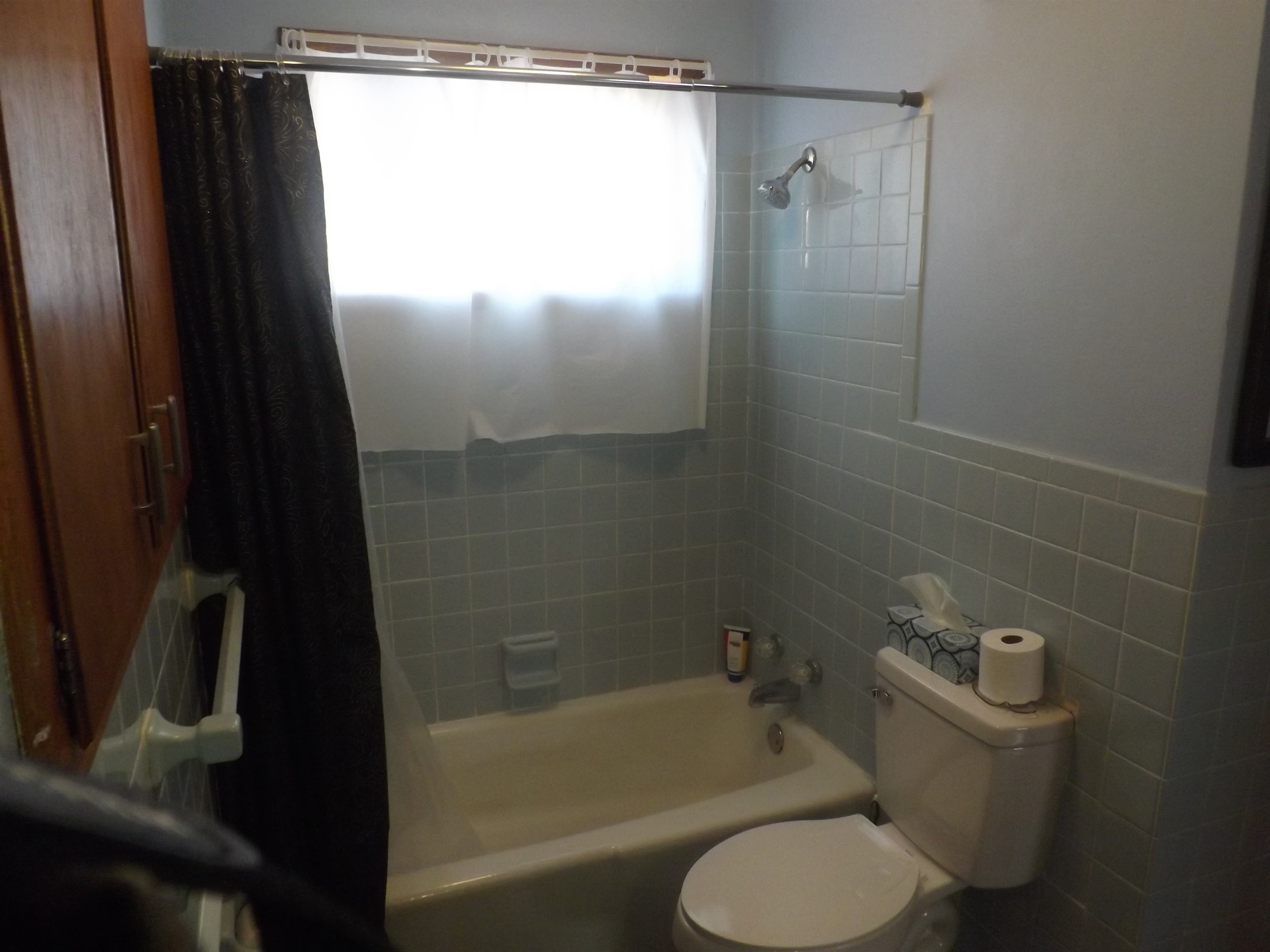 Full bathroom with tub/shower