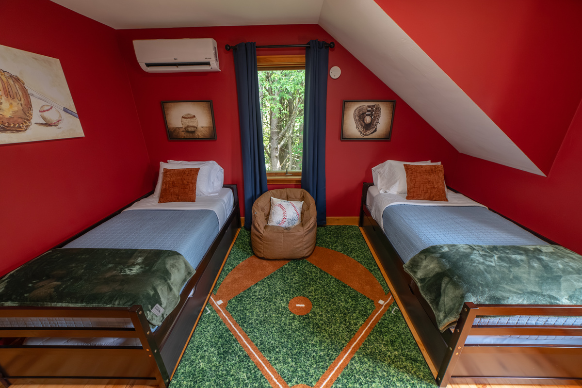 Upstairs Bedroom: Kids' Room