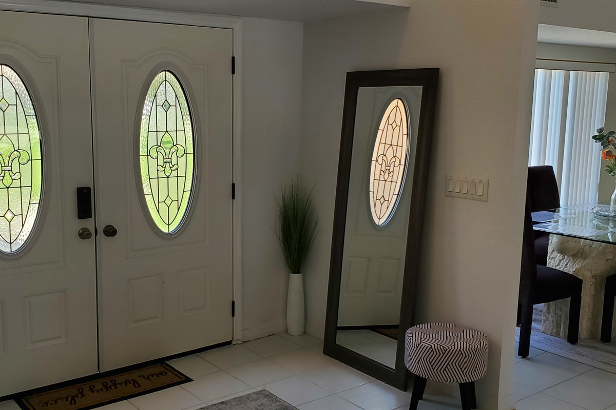Foyer/front entryway