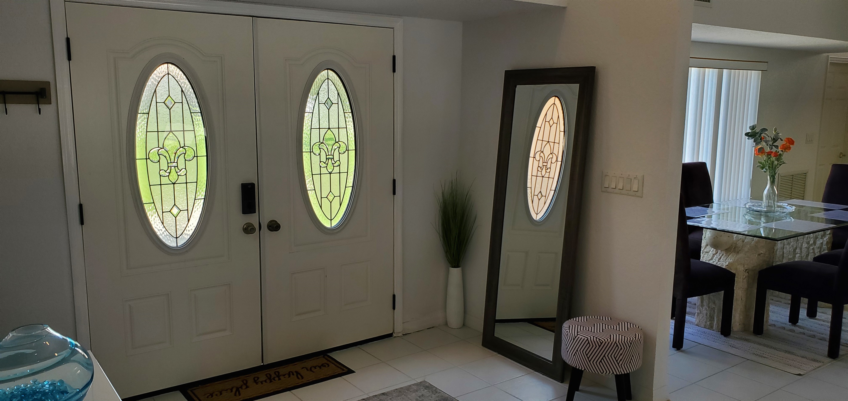 Foyer/front entryway