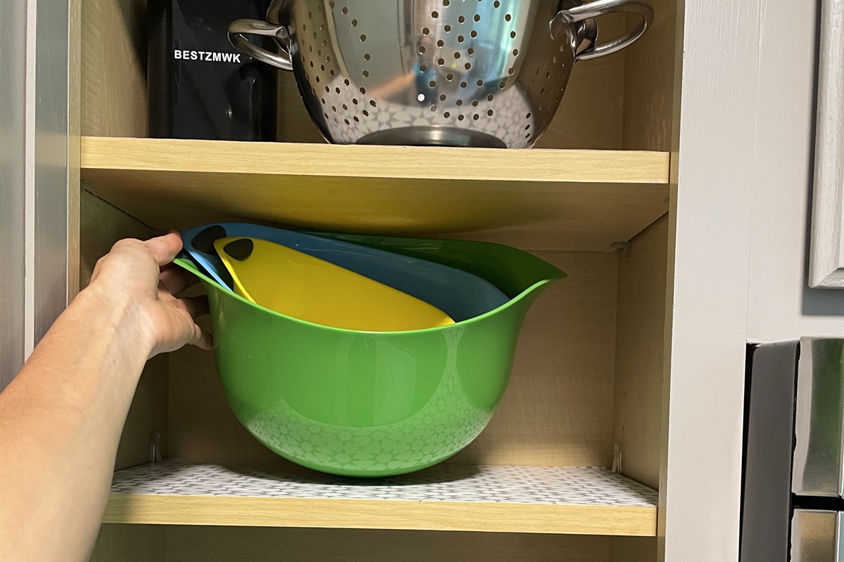 Mixing bowls and colander