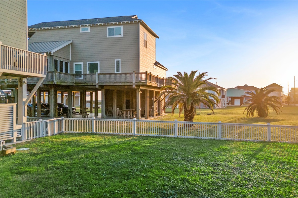 631e7a58cf634b208aaa039773a1c985 Large | Beachhouse | Texas | TX | Vacation Homes | Galveston | Crystal Beach | Kokomo | Breezy Days | Beachfront Elegance | Sunrise Serenity | Southern Sands Property Management, LLC