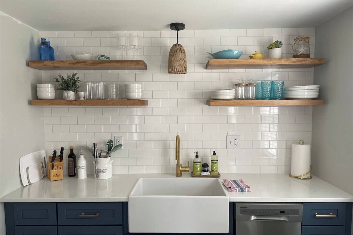 Our brand new kitchen is designed for convenience and luxury, whether you are a chef connoisseur or a take out queen!