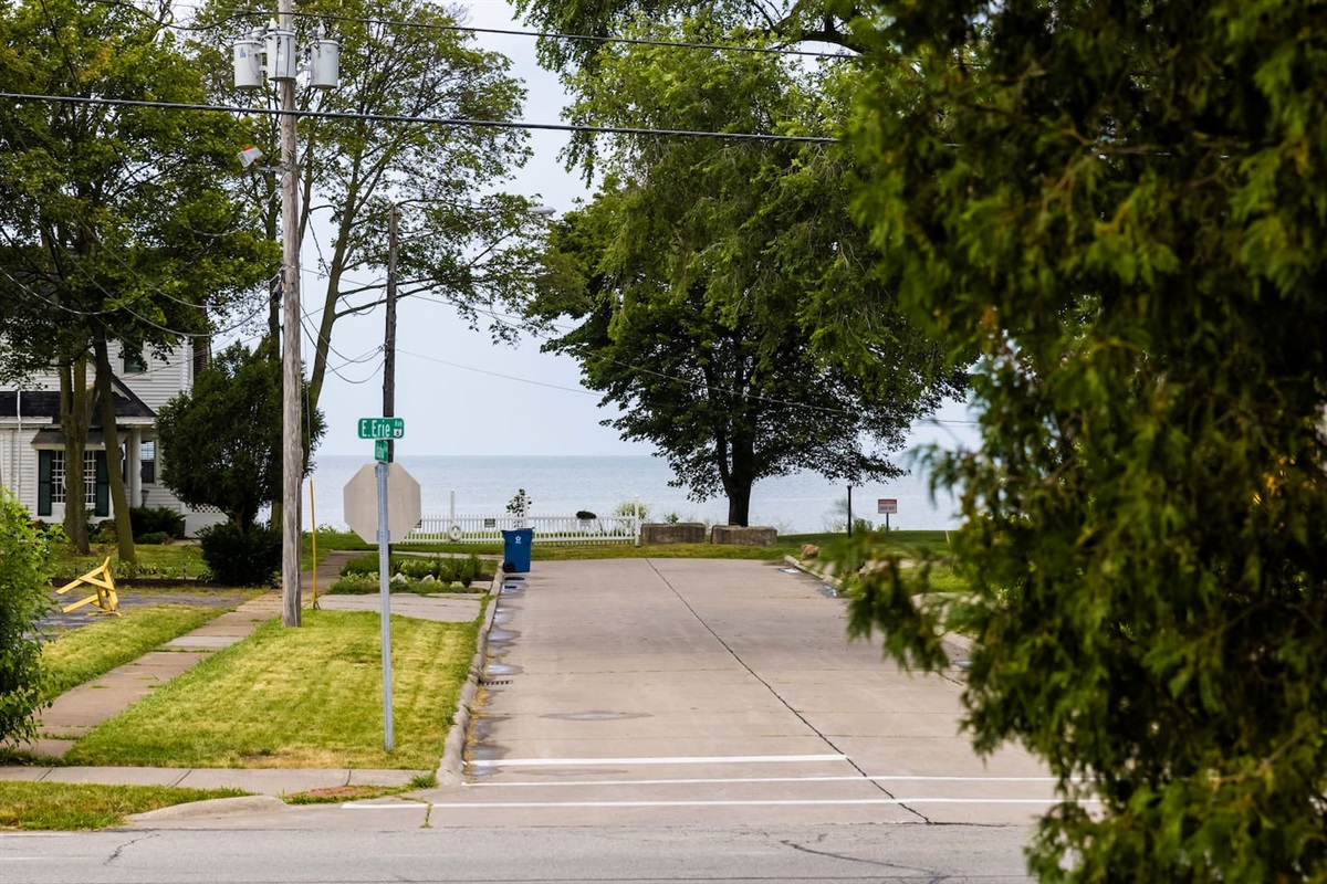 Beautiful Lake Erie right across the street, what a view!!