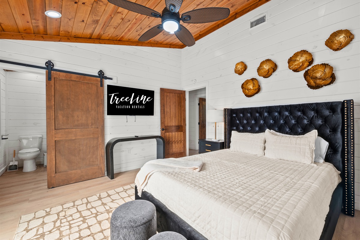 The refined style of this king suite, complete with elegant decor and plush bedding, makes it a serene escape.