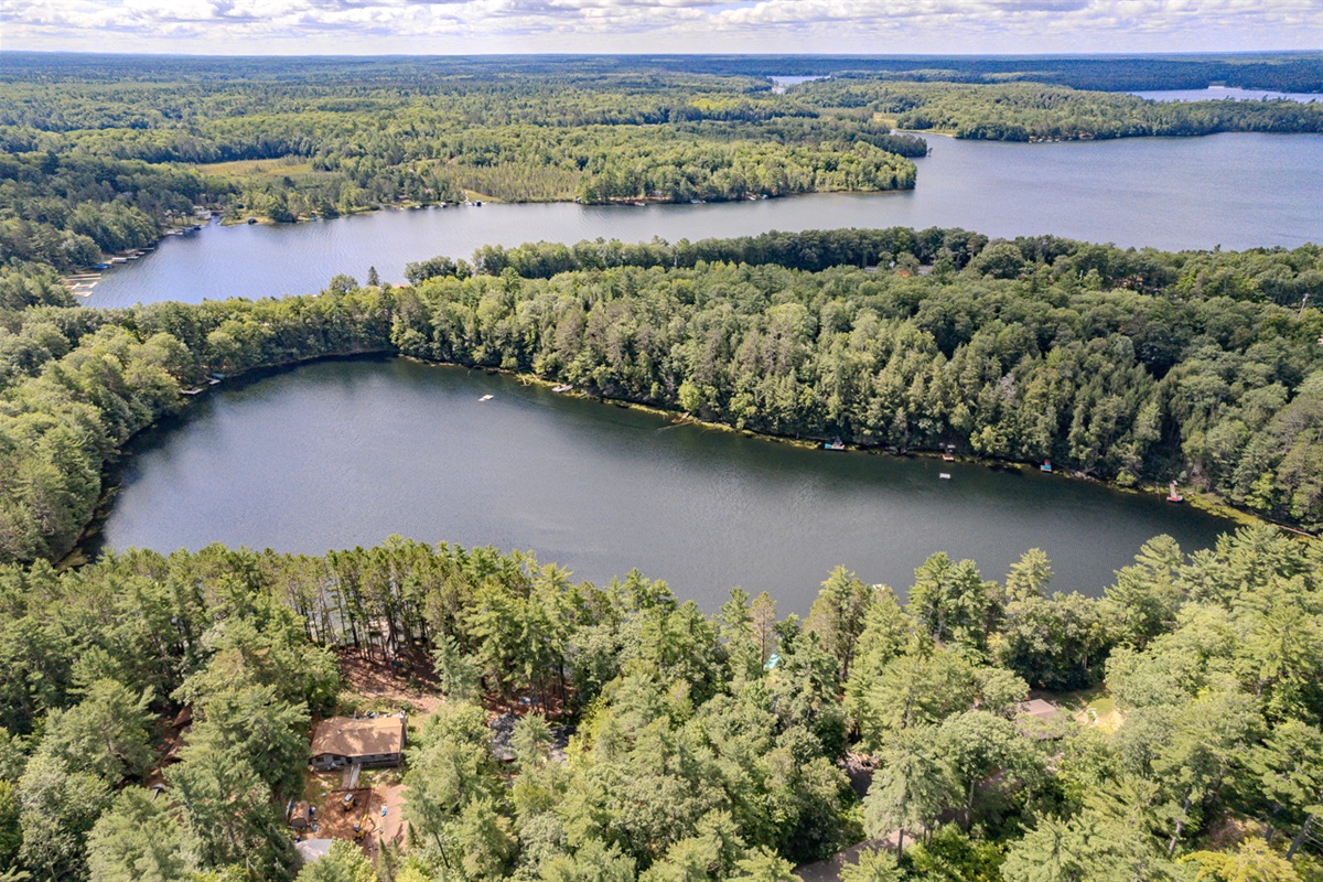 Enjoy a range of premium amenities designed for your comfort and convenience, from modern appliances to tranquil outdoor spaces with direct access to the lake