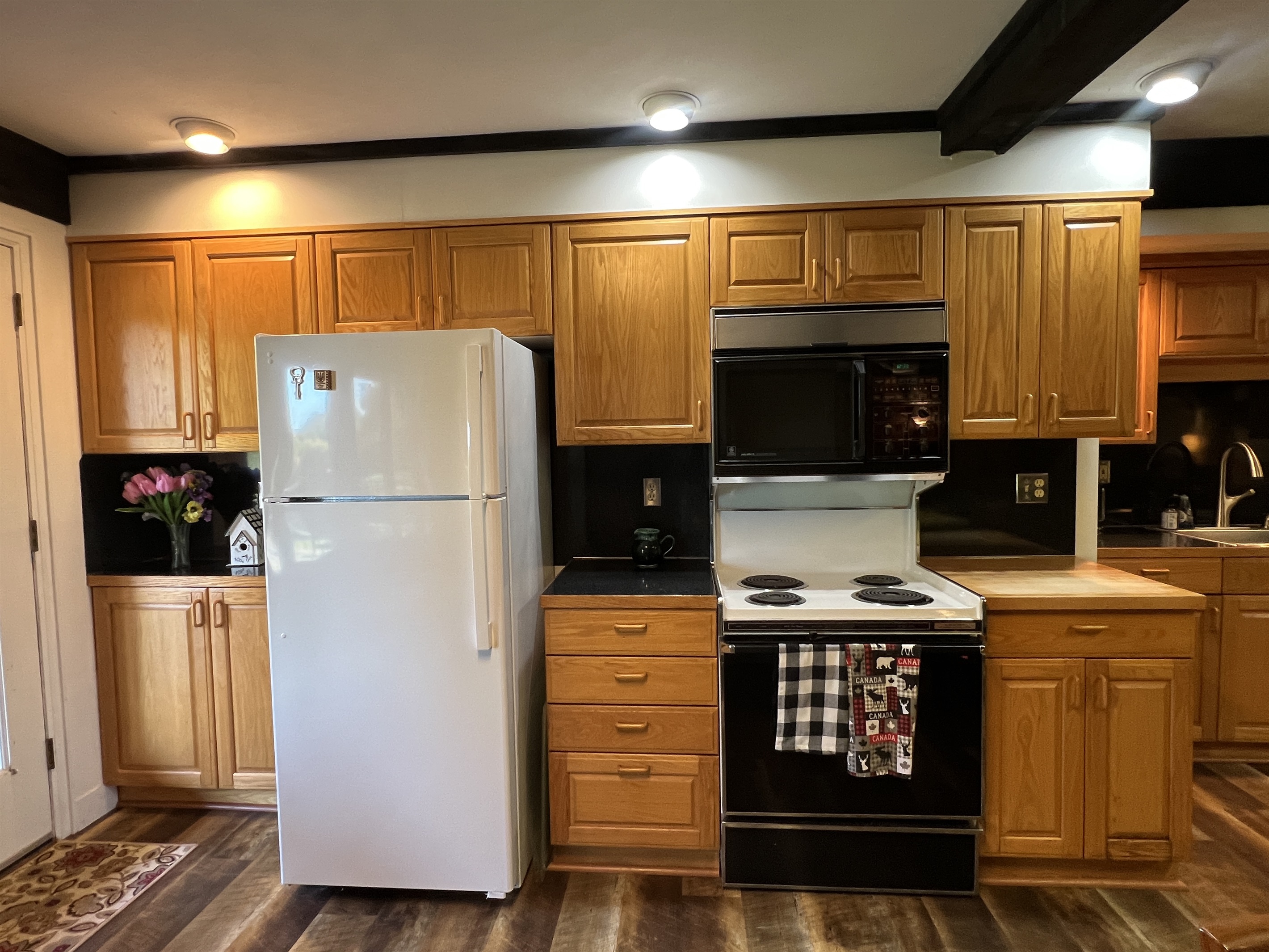 Plenty of space in this kitchen