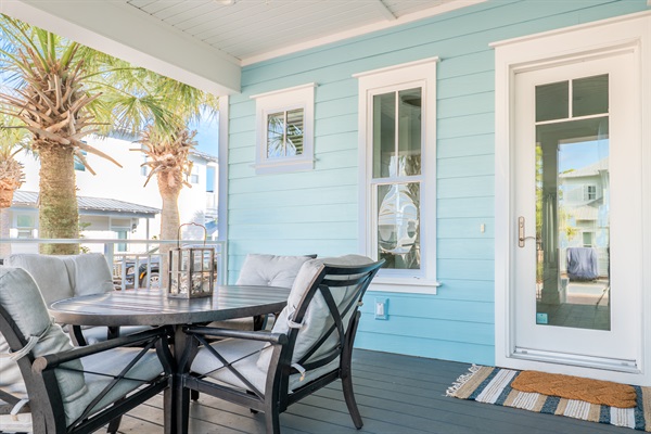 1st Floor Patio & Outdoor Dining Table