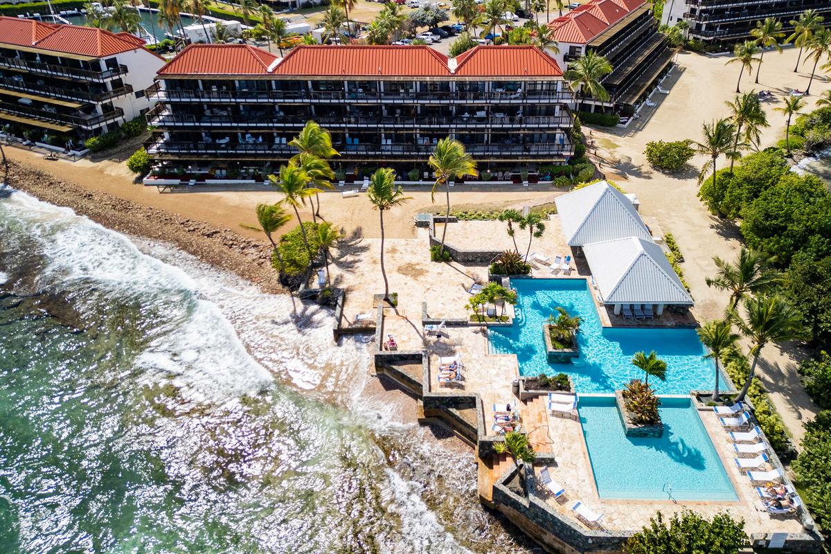 Sapphire Beach pool always has gorgeous tradewinds