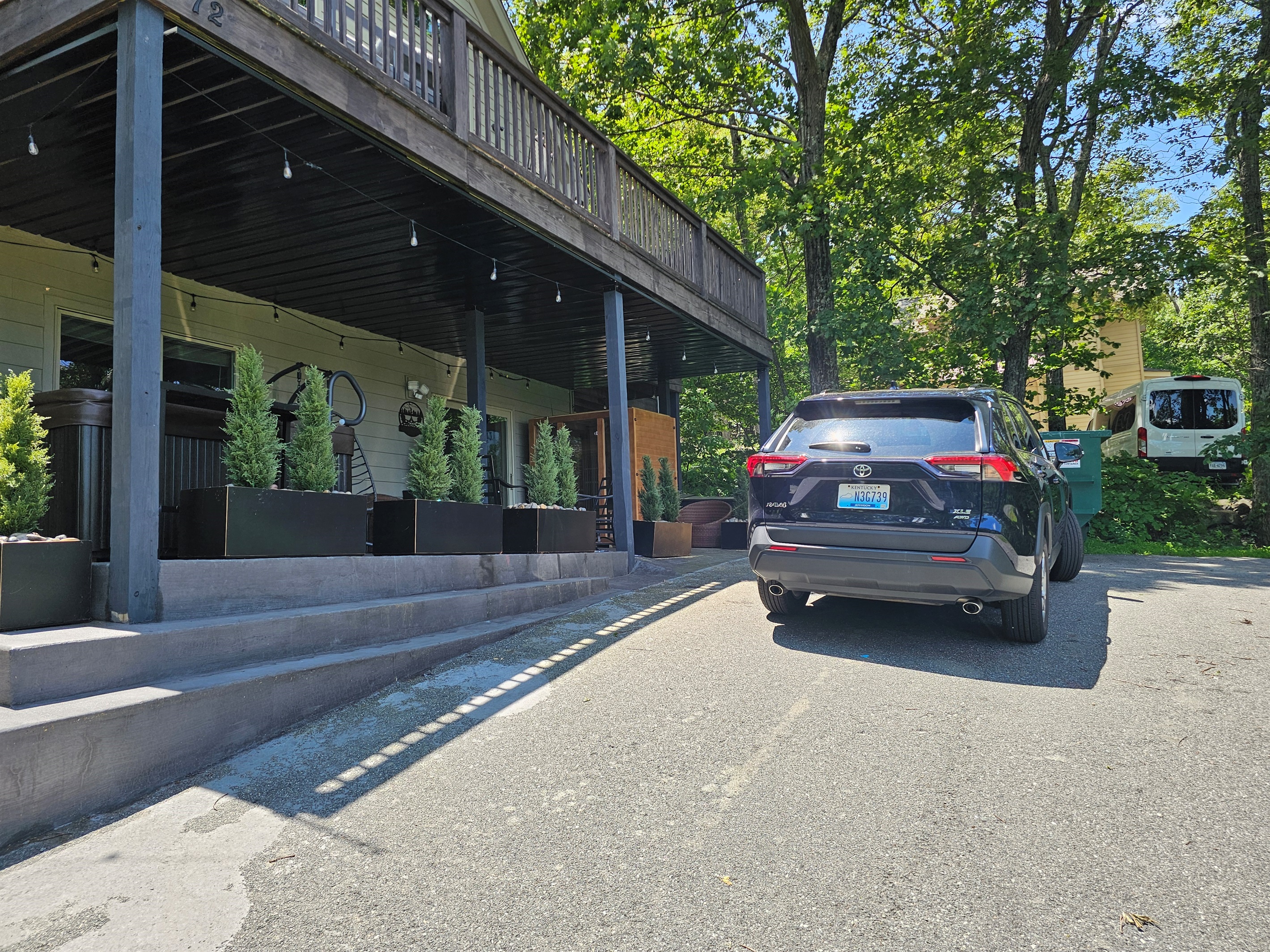 Accessibility Feature - Step-free access to lower level (3 story property) (supporting photo 1)