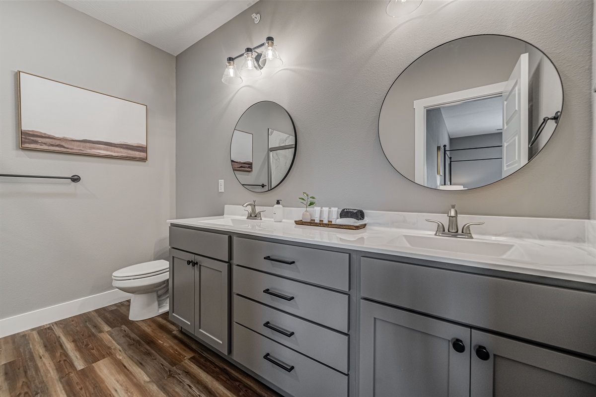 Upper level King #3 bathroom