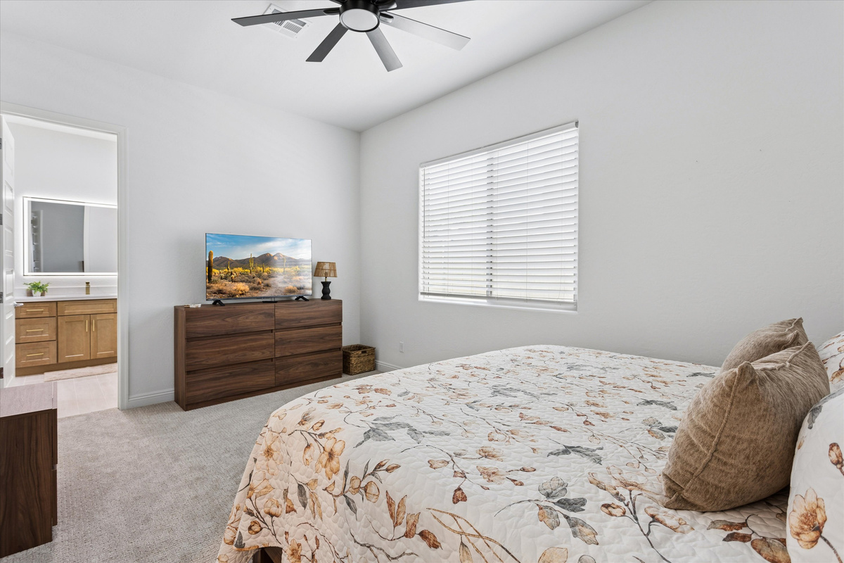 Modern Boho Retreat | 5BR/4.5BA | Near Westgate — Modern Boho Retreat | 5BR/4.5BA | Near Westgate, Glendale, Arizona — photo 32