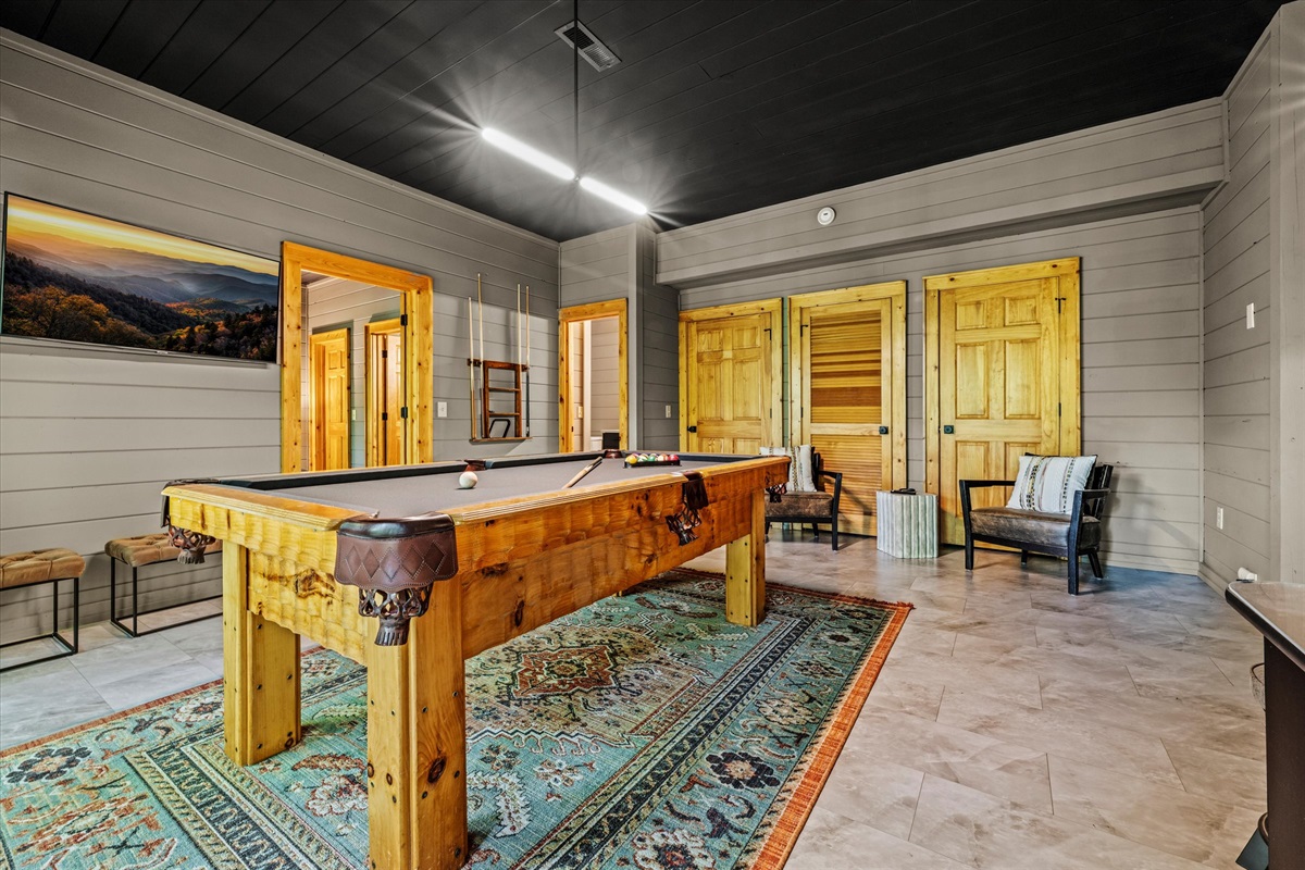 Game room with TV, Arcade and Pool Table