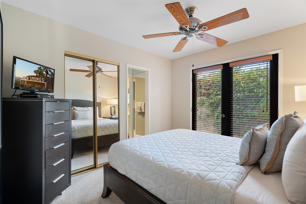 third bedroom facing side yard