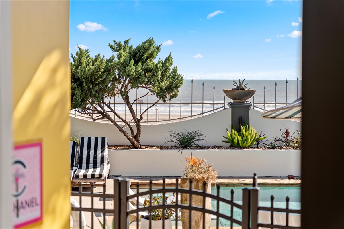 636f266251fb4fc9aef40ca18d8e6291 Large | Beachhouse | Texas | TX | Vacation Homes | Galveston | Crystal Beach | Kokomo | Breezy Days | Beachfront Elegance | Sunrise Serenity | Southern Sands Property Management, LLC