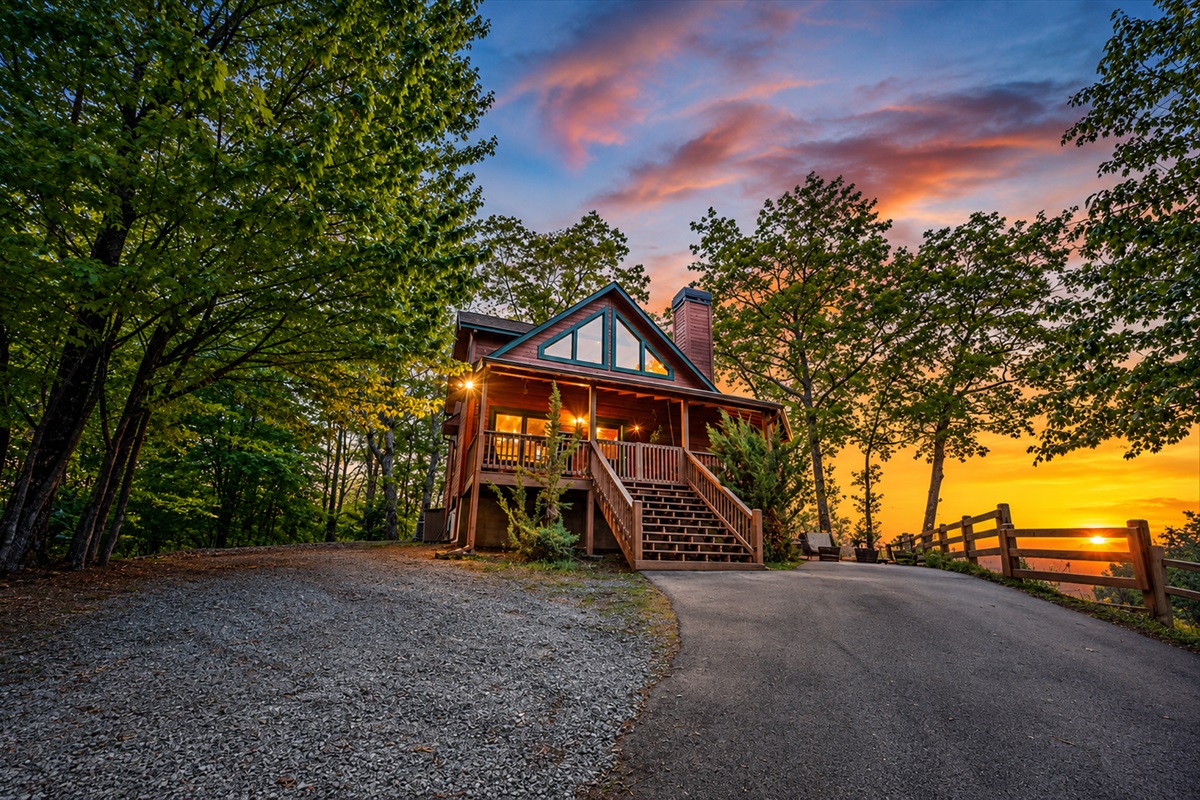 Muse's Mountain Lodge Cabin with a mountain view in the background.