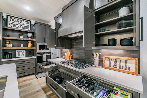 Updated, modern kitchen with all you need for cooking meals and preparing snacks