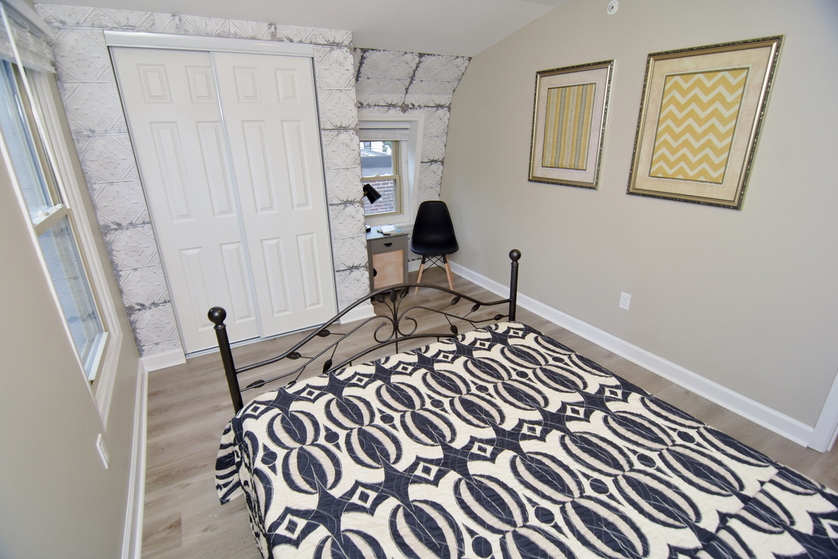 The second bedroom also has a small reading nook and a closet for your belongings.