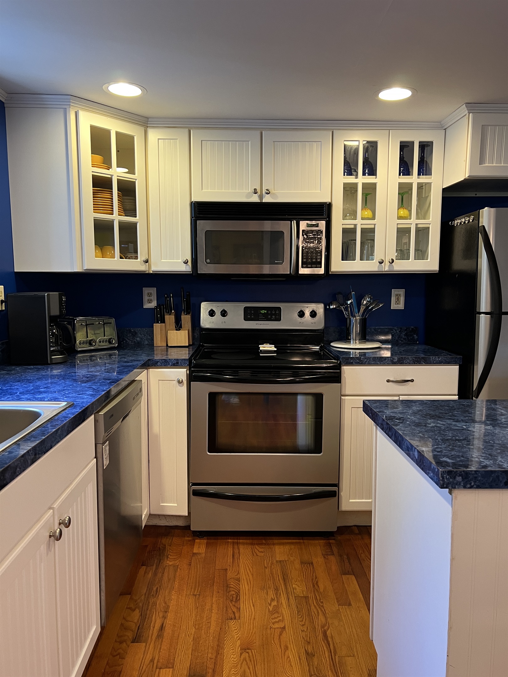 Dandelion fully equipped kitchen.