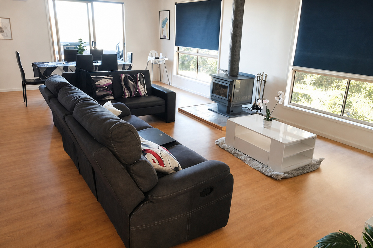 Carlenes Getaway | Lake Views, Beach & Games Hub