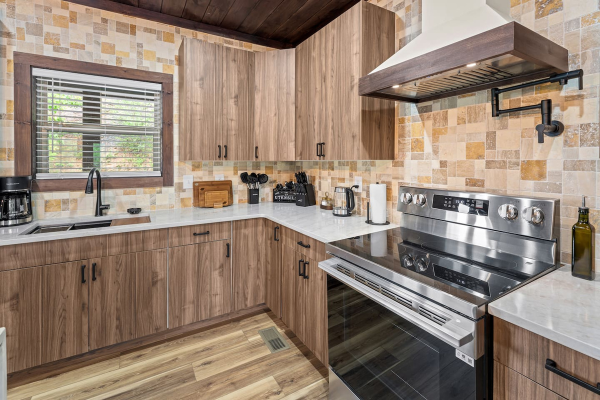 fully equipped kitchen 