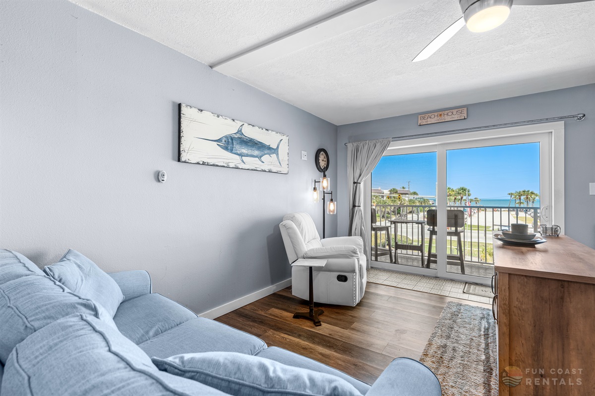 Studio with ample seating and ocean view!