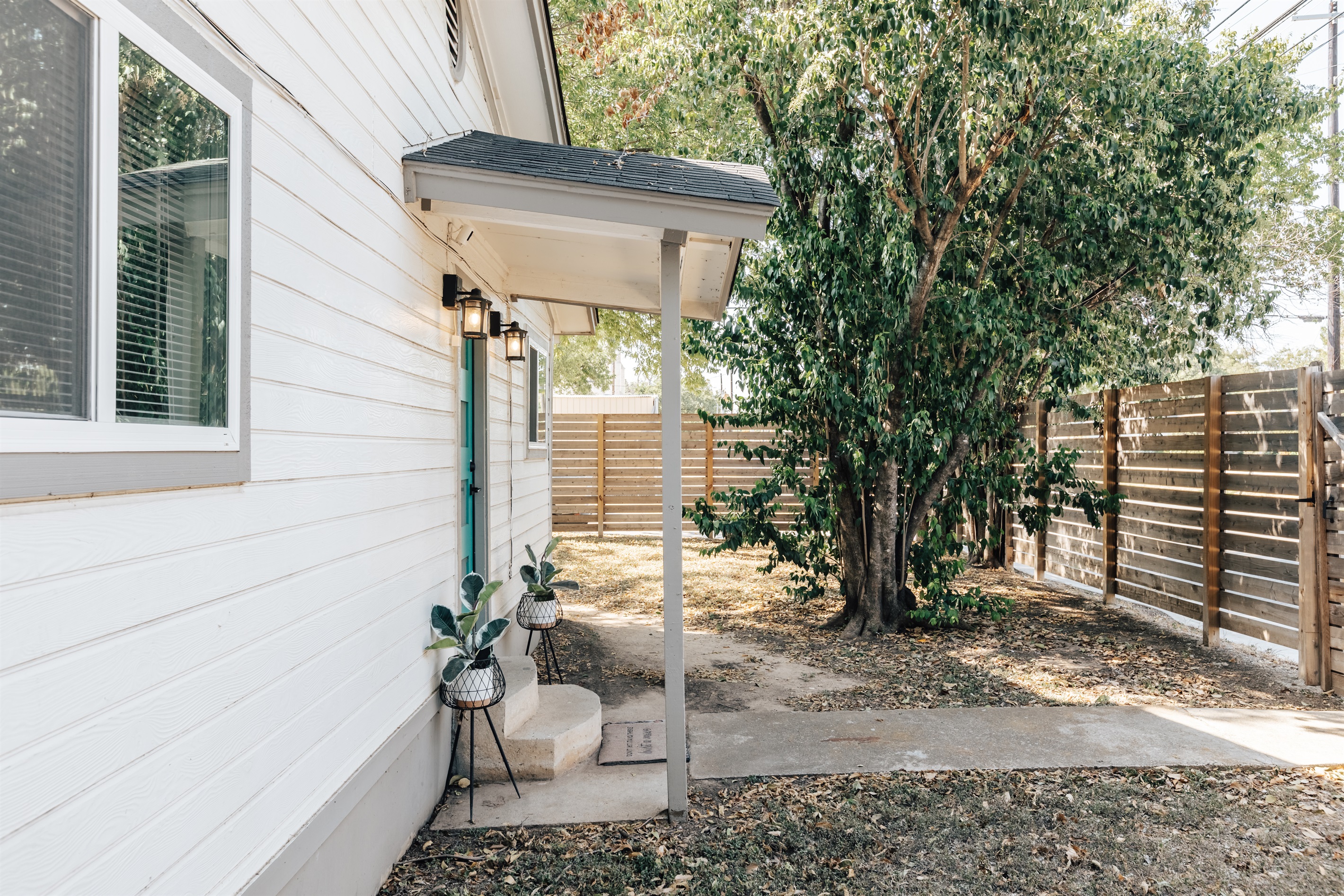 fenced yard with 2 parking on driveway, extra 2 street parkings