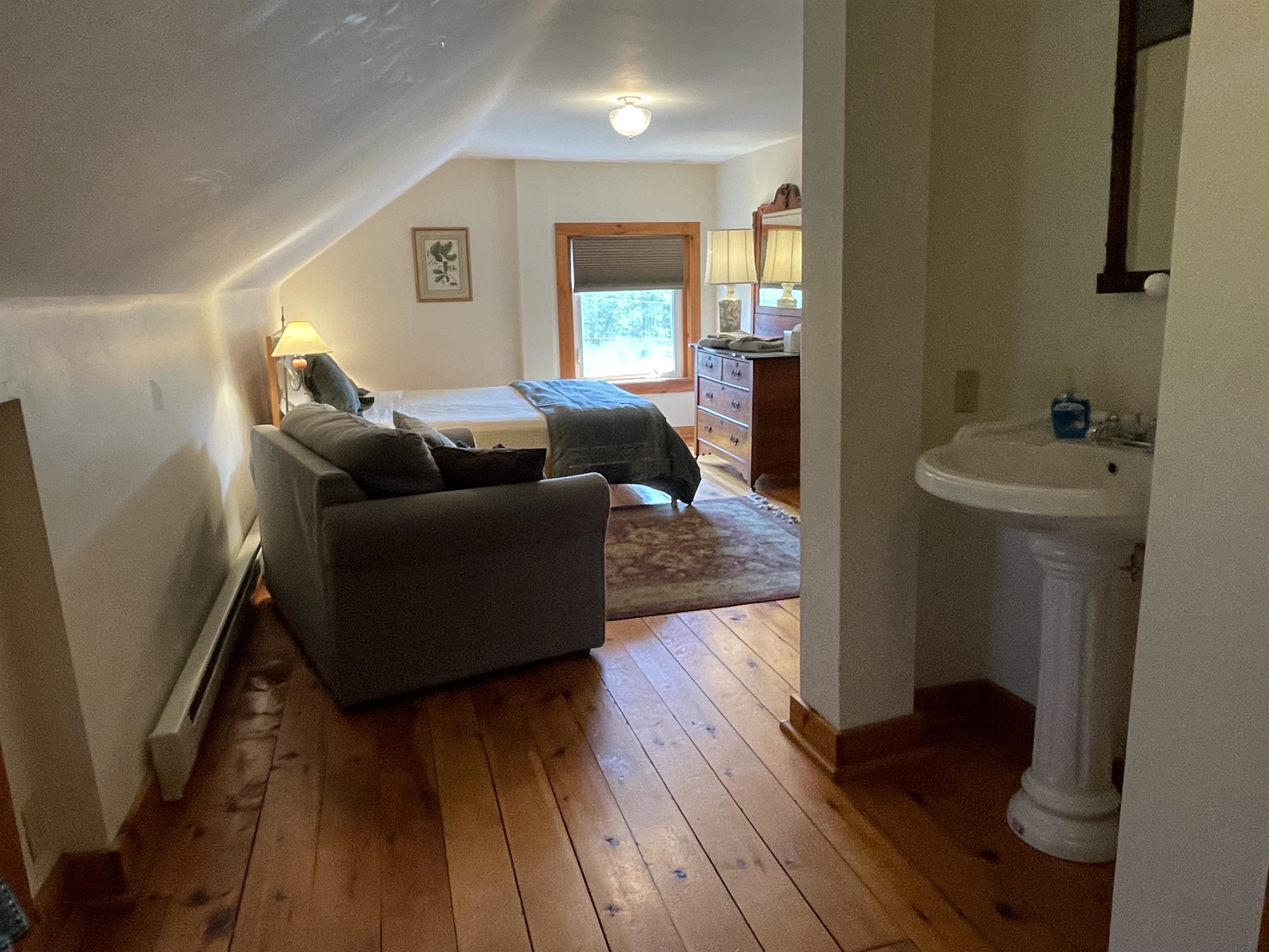 2nd floor bdrm 5 - Queen + twin