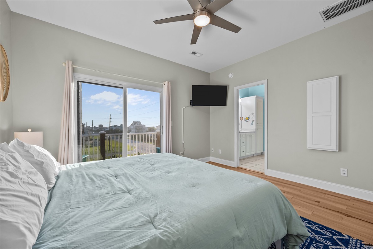 Top floor bedroom with king bed and ensuite bathroom