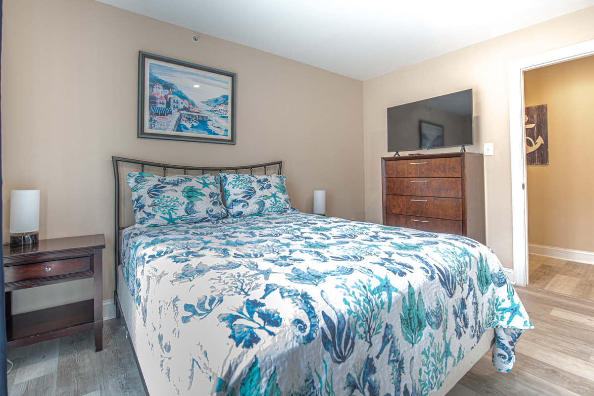 Bedroom 7 with Ensuite Access