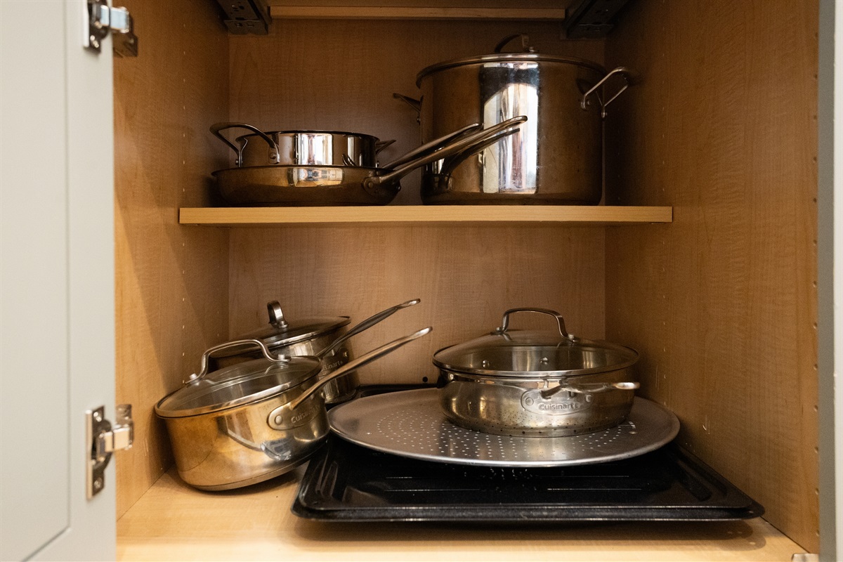 A full set of quality pots, pans, and utensils ensures you’re ready for everything from quick stir-fries to slow Sunday dinners.