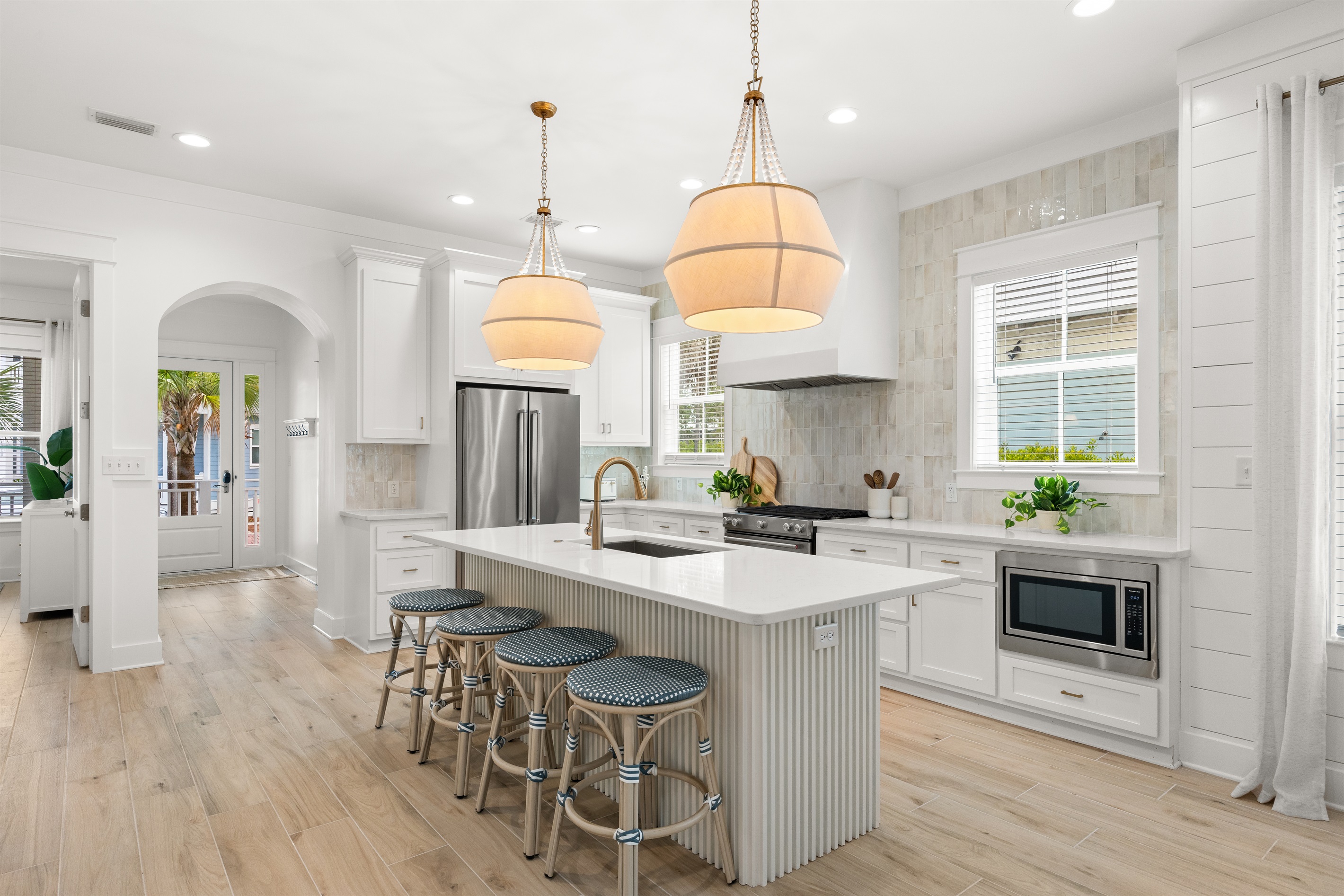 The heart of the home. Whether you’re preparing fresh Gulf seafood or gathering for morning pancakes before the beach, this kitchen was designed for bringing people together.

