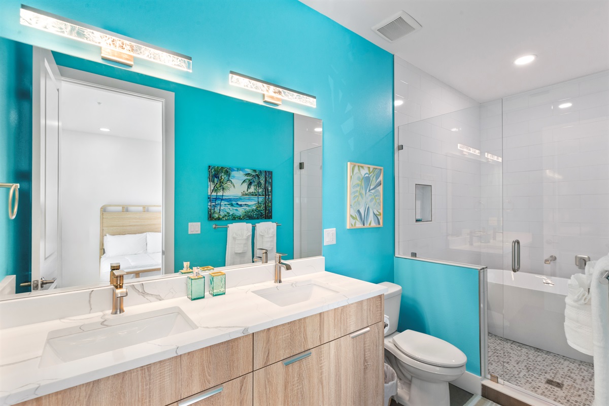 Private bathroom connected to deluxe double bedroom