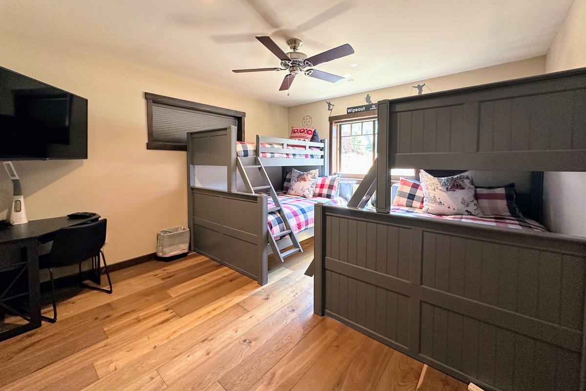 Need to get some work done or unwind? The bunkroom features a dedicated workstation plus a TV for all your remote work and entertainment needs.