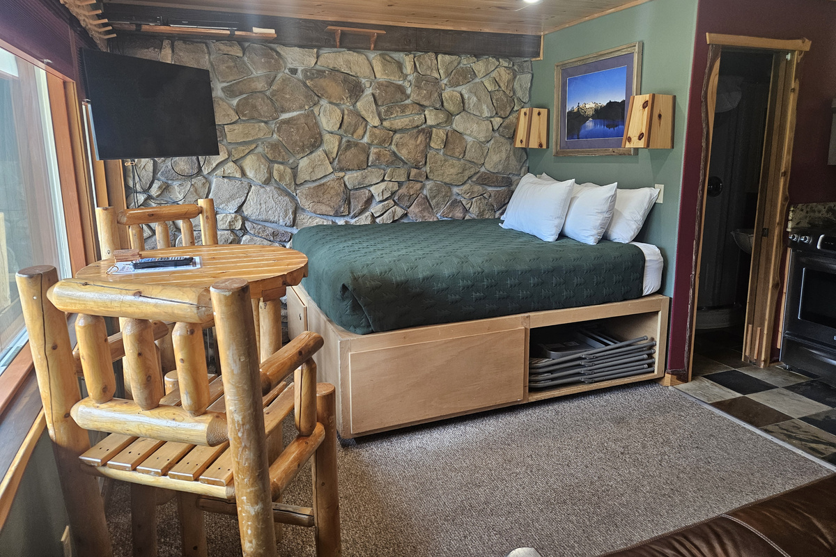 Queen-bed