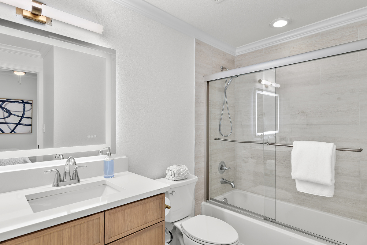 Tidewater 201 - Guest Bathroom 2: Private, Remodeled Bathroom with Shower/Tub Combo