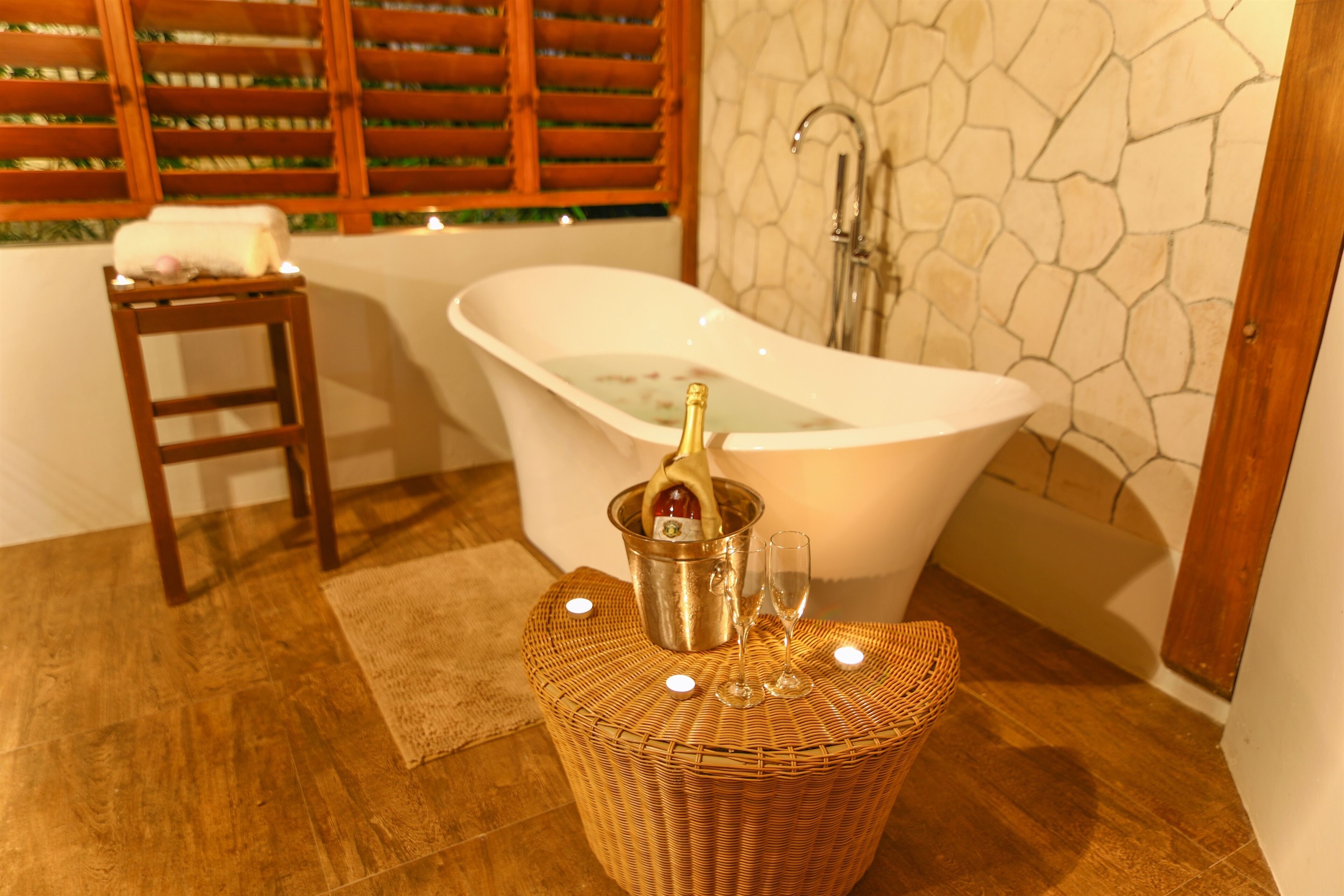 Ocean View Master Bedroom: Sweet Dreams Outdoor Soaker Tub