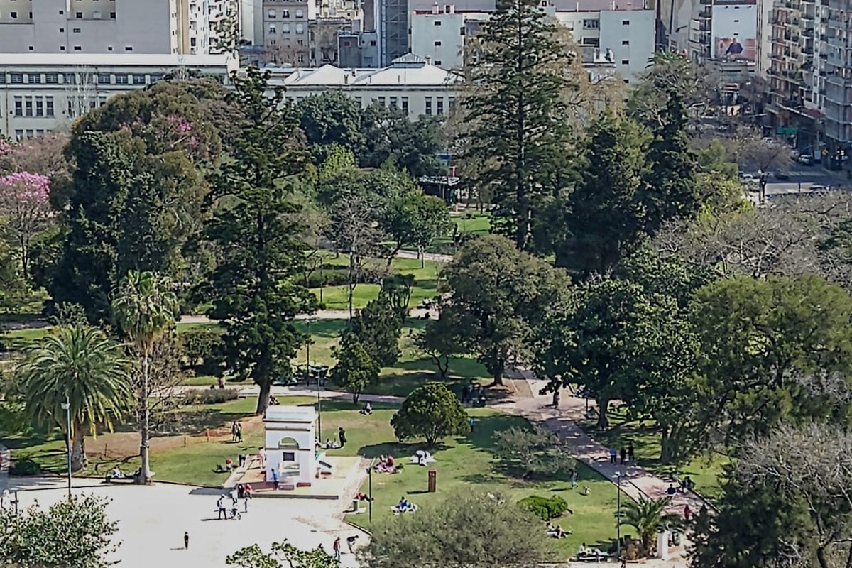 Parque Rivadavia; not an apartment view.
Georgina Gambina. https://commons.wikimedia.org/wiki/File:Parque_Rivadavia_-_Imagen_aérea.jpg
https://creativecommons.org/licenses/by-sa/4.0/