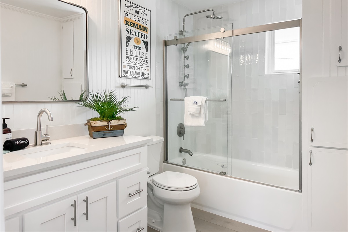 There’s shower/tub combo with a rainfall shower head.