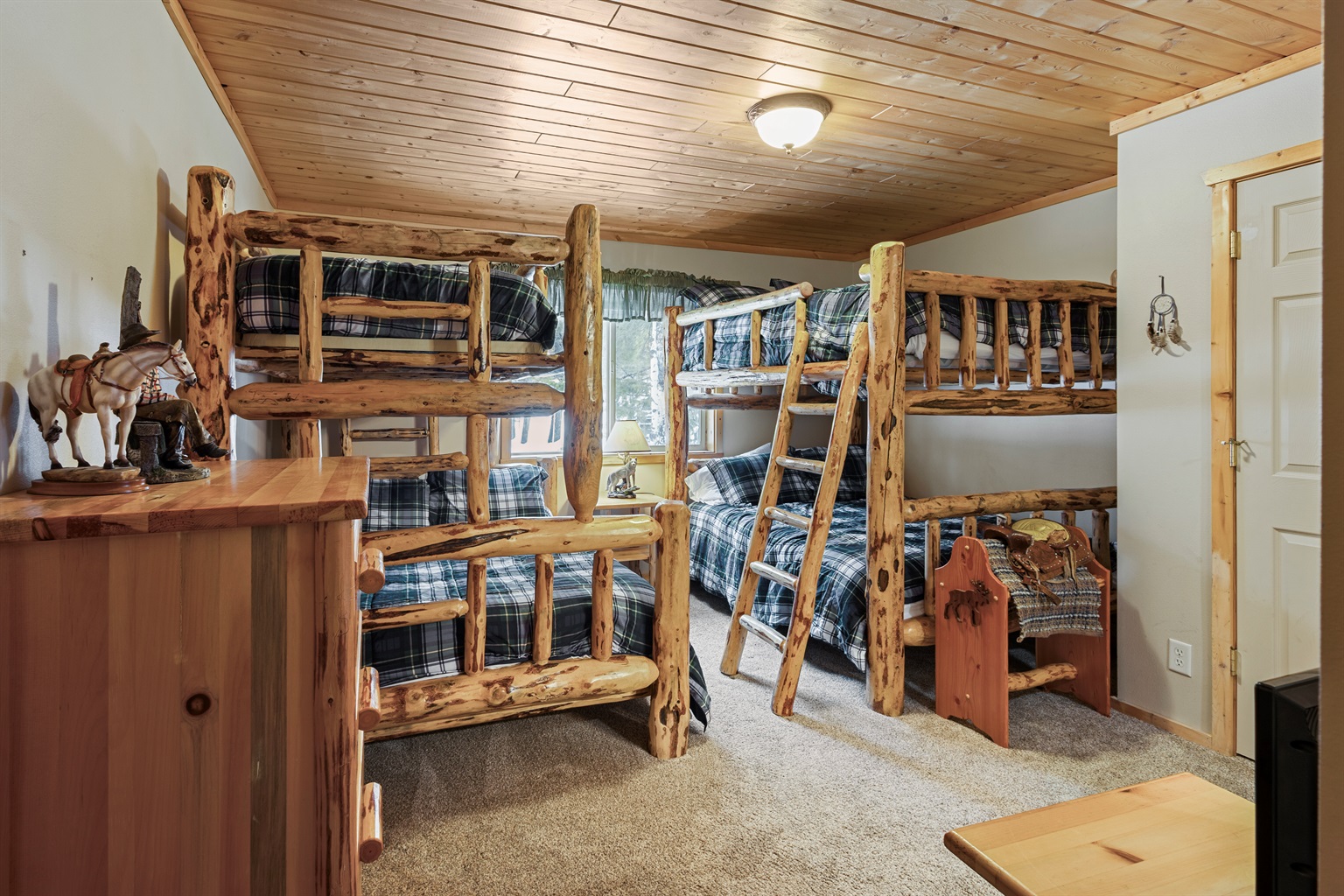 Bunk Bedroom: 3 Queens, 1 Twin
En Suite Bathroom