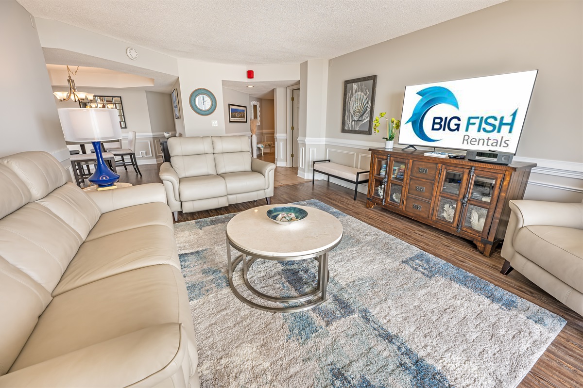 Living Room with Stunning Views🌊☀️