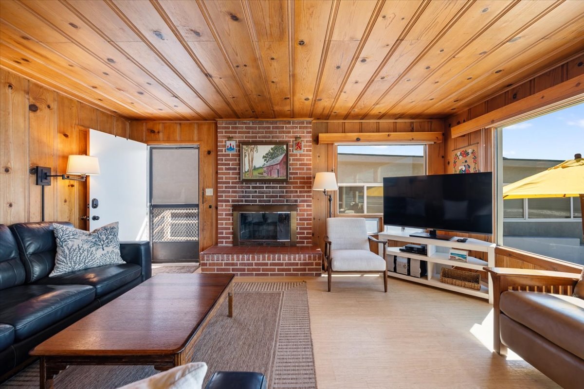 Living Area (fireplace not for guest use)