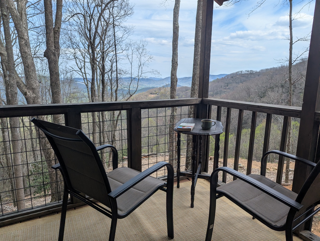Private Deck to Enjoy the amazing mountain views.