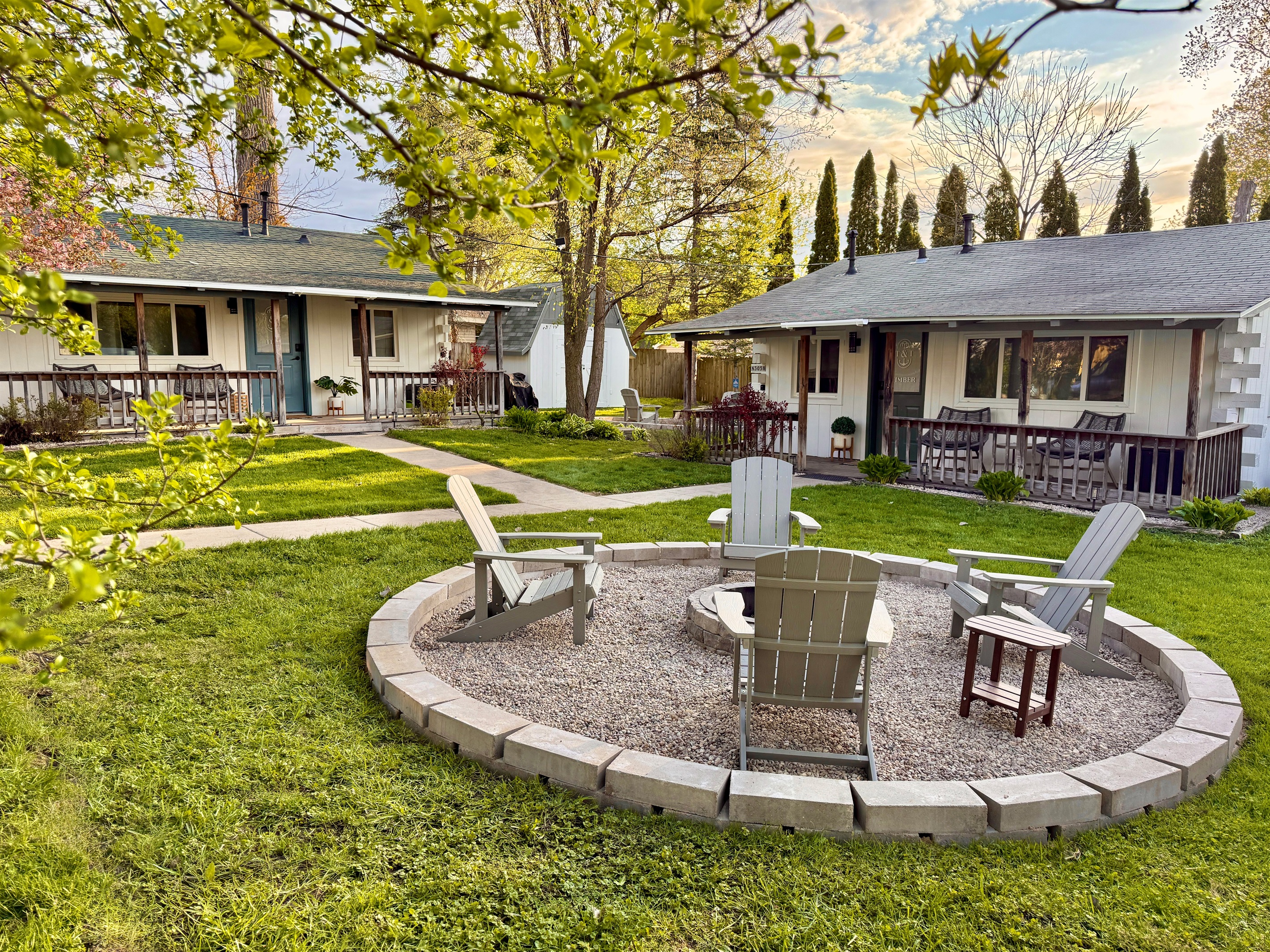 Tide & Timber Cabins - Two Cabins on one property!